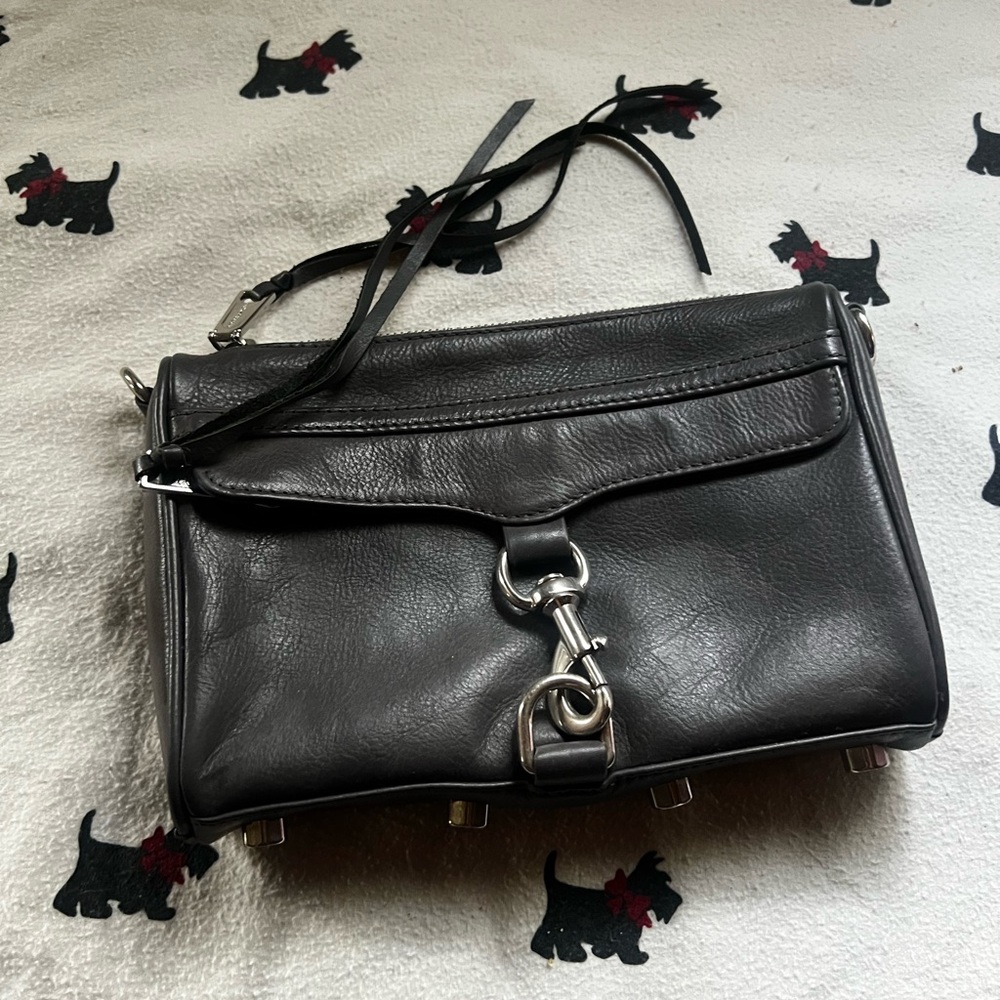 EUC
Rebecca Minkoff gray Leather Shoulder Bag with silver hardware